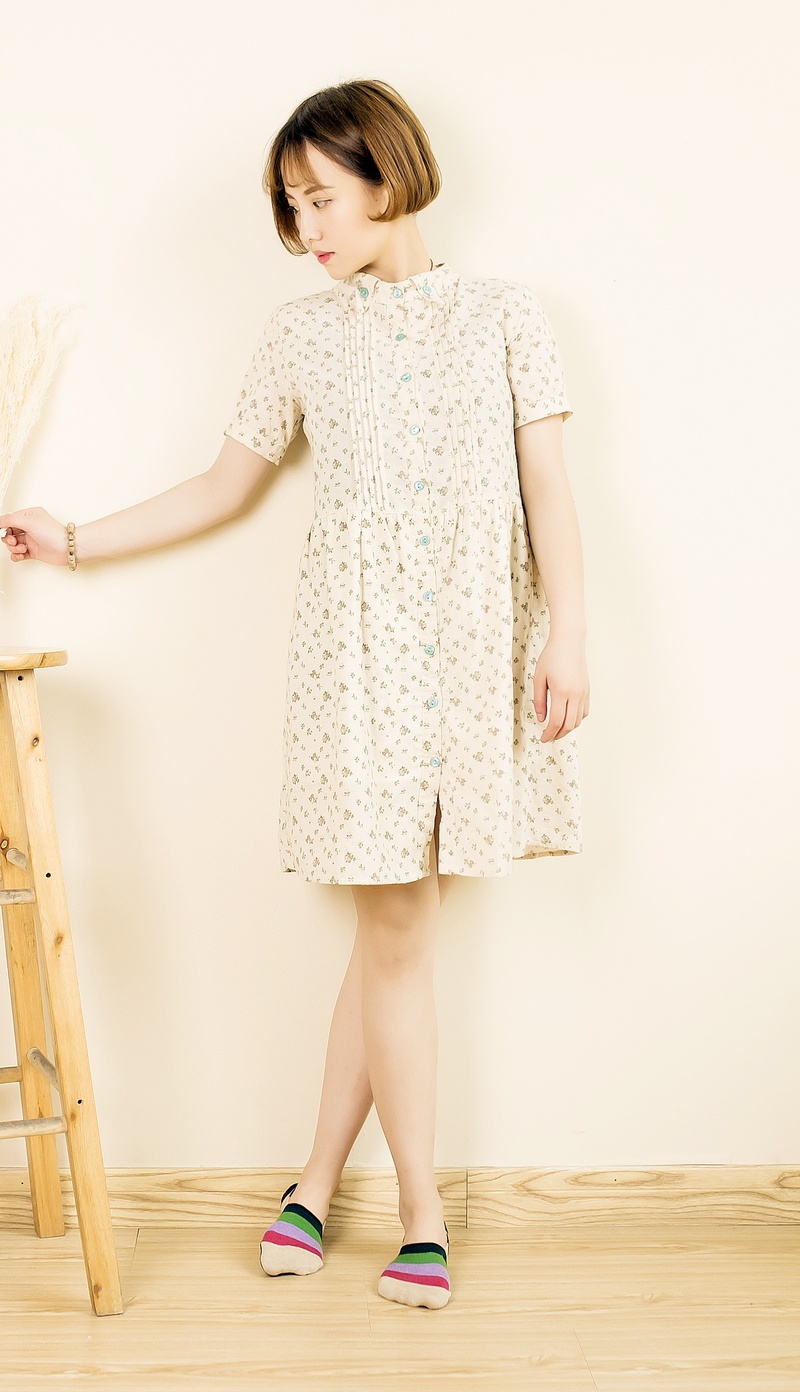 holding, hairstyle, indoors, women, real people, japanese, leisure activity, full length, smiling, one person, young adult, innocence, sock, flooring, woman