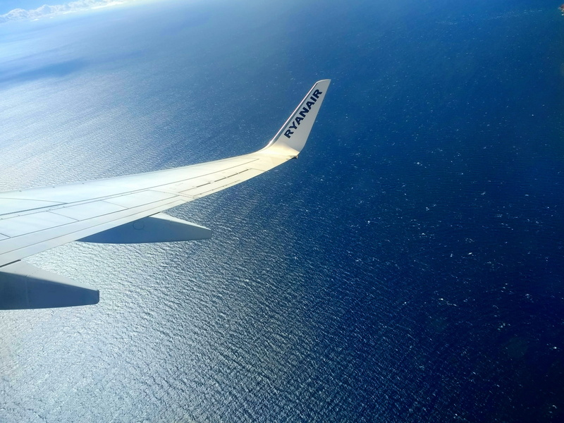 above, blue, travelling, high angle shot, commercial, plane, airliner, fly, seascape, rynair, flying, airline, sea, aviation, travel, aircraft wing, aircraft