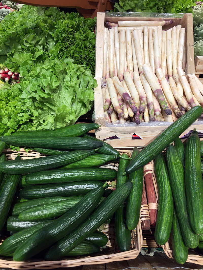 food and drink, batavia, asparagus, green salad, large group of objects, freshness, supermarket, still life, healthy eating, root vegetable, 2K, retail display