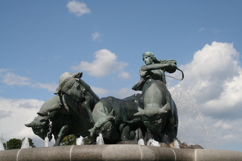 history, horse, memorial, outdoors, copenhagen, art and craft, sculpture, representation, park, sky, architecture, cloud - sky, king - royal person, fountain