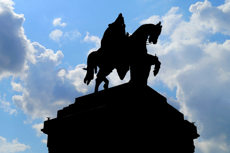 architecture, cloud - sky, spooky, outdoors, horse, emperor wilhelm i, reiter, male likeness, angel, sky, no people, human representation, monument, sculpture
