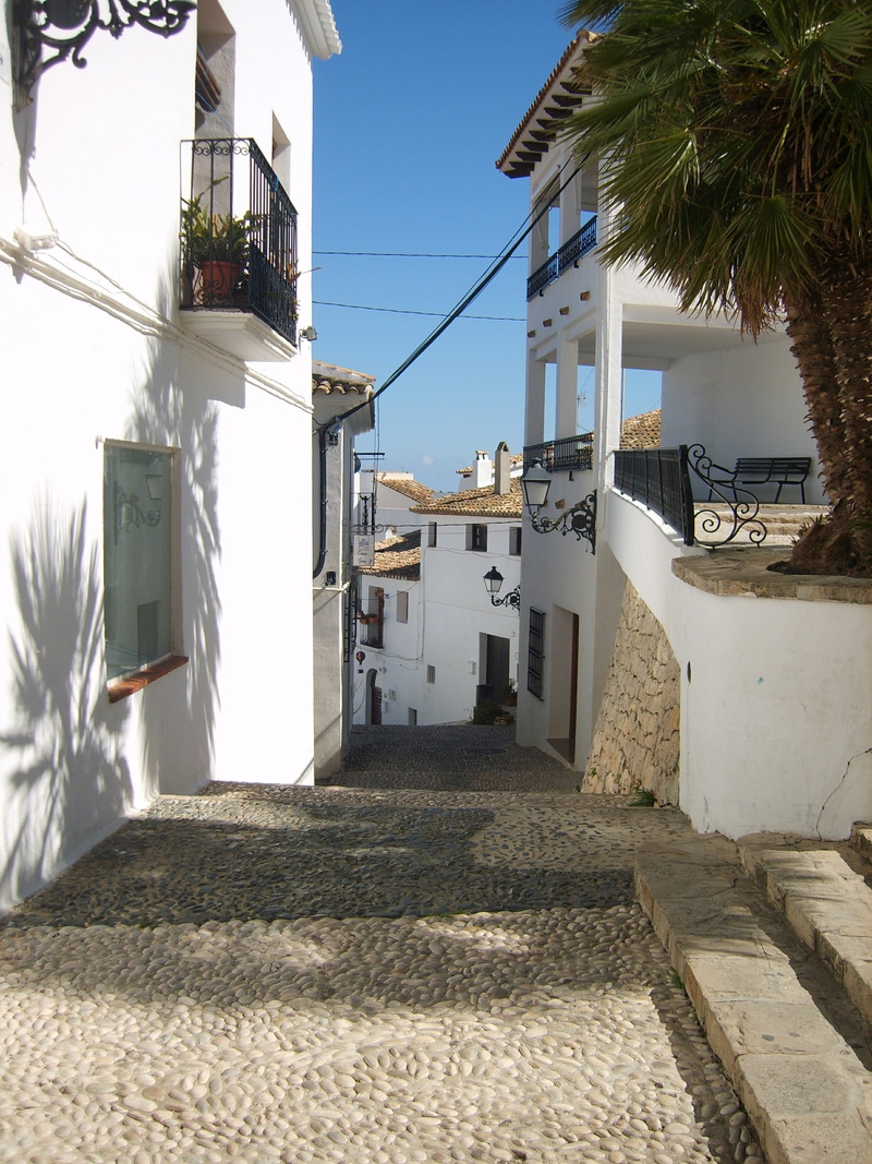 sky, tree, building, sunlight, city, day, built structure, residential building, building exterior, house, altea, spain, cable, houses, trap, alley, town