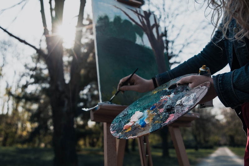 holding, tempera, light, art and craft, shadow, tree, 5K, leisure activity, girl, paintbrush, lens flare, sunlight, skill, nature, adult, color, creativity