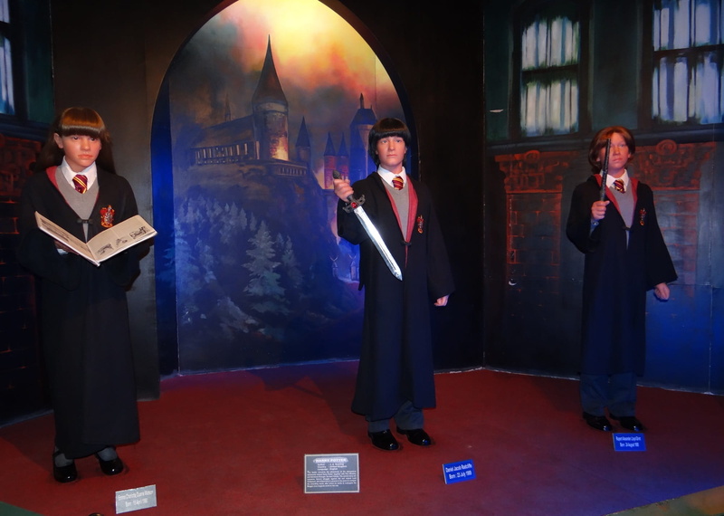 Witchcraft, front view, indoors, talking, bangalore, two people, men, adult, young men, statues, mobile phone, technology, full length, film city, Harry Potter