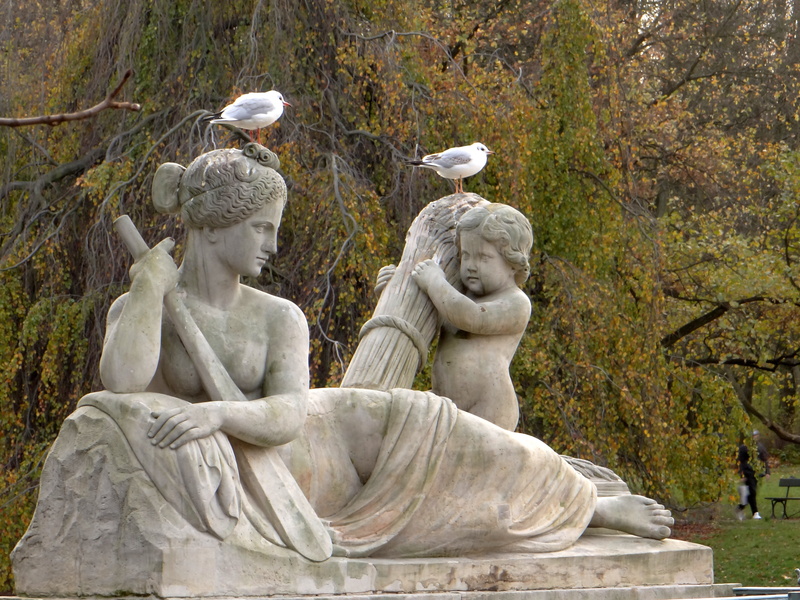 sculpture, women, male likeness, solid, royal bathroom, poland, human representation, craft, bird, park, no people, louis kaufman, outdoors, travel destinations