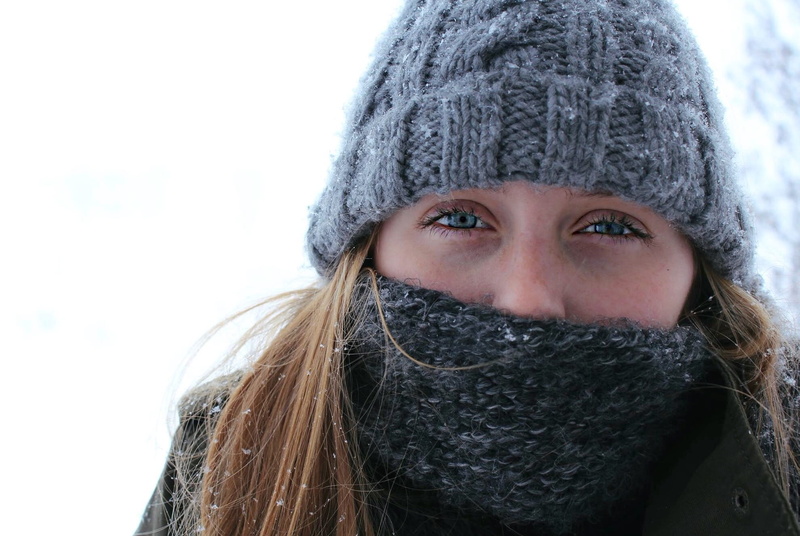 girl, young women, knitted sweater, front view, close-up, fashion, snow, frost, knitted, real people, woman, weather, body part, long hair, gray, winter