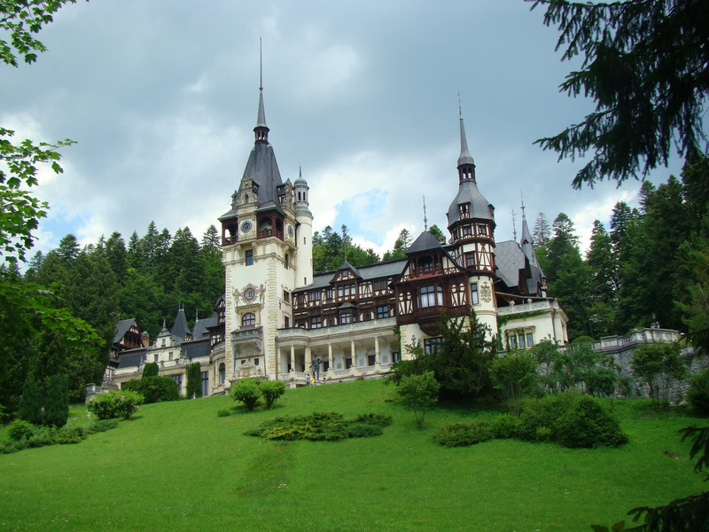 tree, 2K, the past, Peles castle, cloud - sky, nature, sky, Romania, photo, grass, spire, built structure, spirituality, concrete, place of worship, building exterior