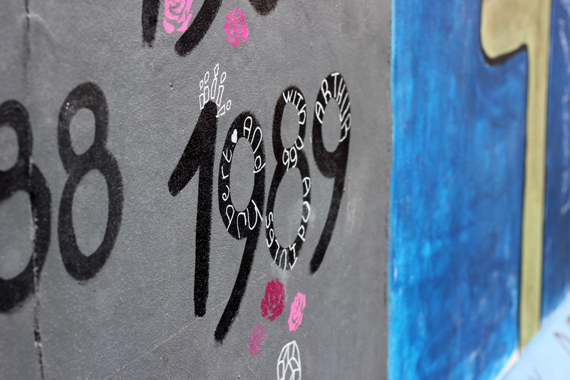1989, heart shape, text, focus on foreground, reunion, emotion, berlin, craft, architecture, art, finance, wall - building feature, berlin wall, wall, day