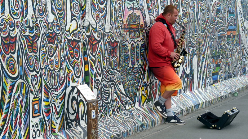 street, art, wall - building feature, lifestyles, sport, east side gallery, males, built structure, saxophone, mid adult, man, musician, full length, motion