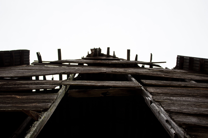 abandoned, building, water, no people, sky, the past, built structure, nature, copy space, outdoors, clear sky, building exterior, low angle view, alabaster