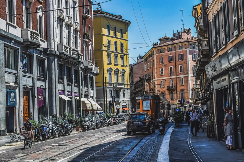 day, cityscape, land vehicle, sky, nature, incidental people, urban, mode of transportation, building, 5K, city, city life, road, architecture, track