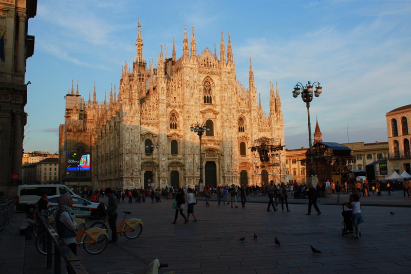 belief, travel destinations, large group of people, religion, place of worship, Milan, building, architecture, transportation, building exterior, sky, outdoors