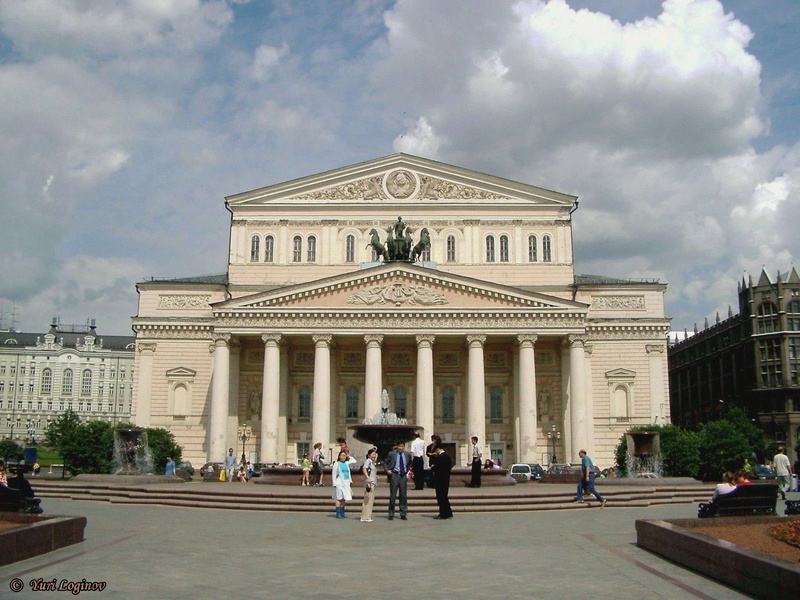 rossiya, russia, architectural column, nature, bolshoi theatre, the past, real people, moskva, day, men, group of people, bolshoj teatr, sky, facade, architecture