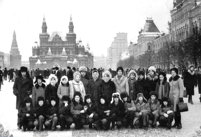 sovetskij soyuz, building exterior, soviet union, red square, real people, history, krasnaya ploshad, standing, rossiya, crowd, men, belief, architecture