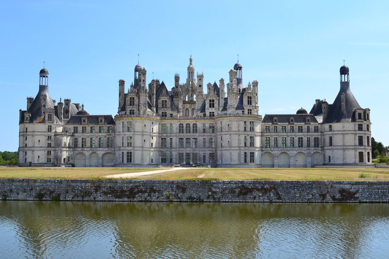 sky, waterfront, france, the past, travel, 4K, photography, water, no people, travel destinations, landscape, history, château de chambord, government