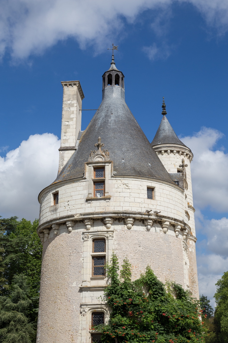 loire, spire, cloud - sky, architecture, religion, built structure, château de la loire, the past, 5K, low angle view, spirituality, Castle, valley, no people
