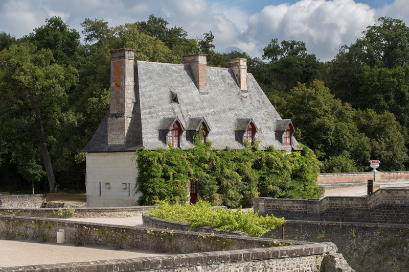 religion, day, staircase, château de chenonceau, 5K, tree, ancient, cloud - sky, the past, outdoors, loire, châteaux de la loire, sky, Loire Valley, incidental people