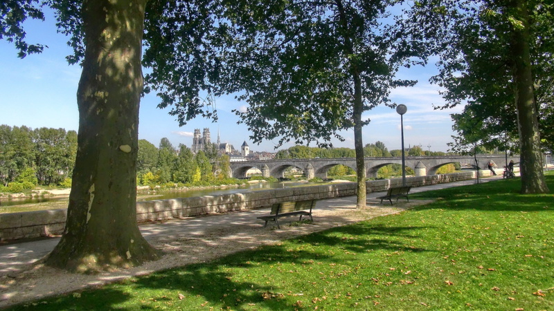 grass, 5K, Bridge, architecture And Buildings, Loire, orleans, nature, Orleans, green Color, shadow, history, outdoors, cemetery, architectural column