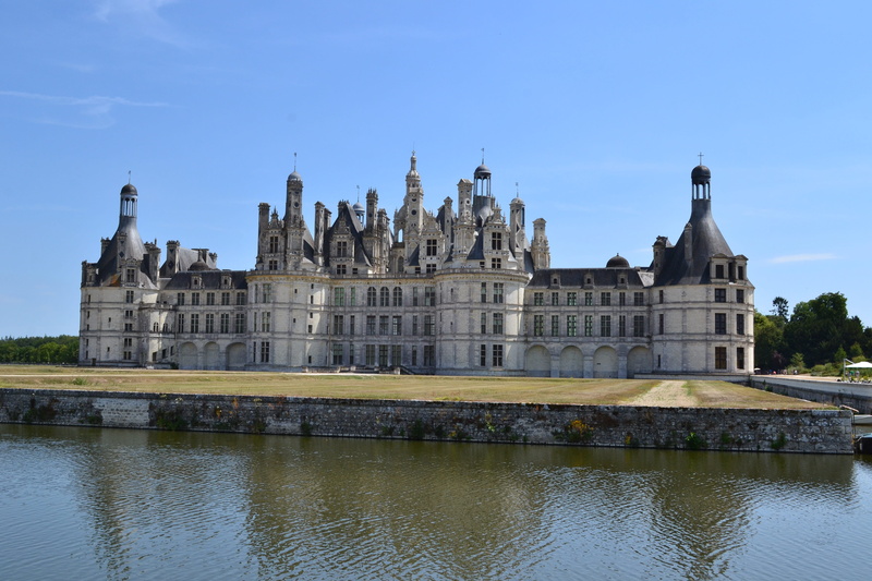 city, ch, government, chambord, building exterior, history, built structure, no people, Chambord, travel destinations, waterfront, travel, palace, 4K