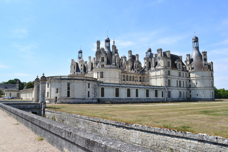concrete, day, royal castle, place of worship, nature, travel destinations, france, châteaux de la loire, architecture, windows, fireplaces, the past, château de chambord