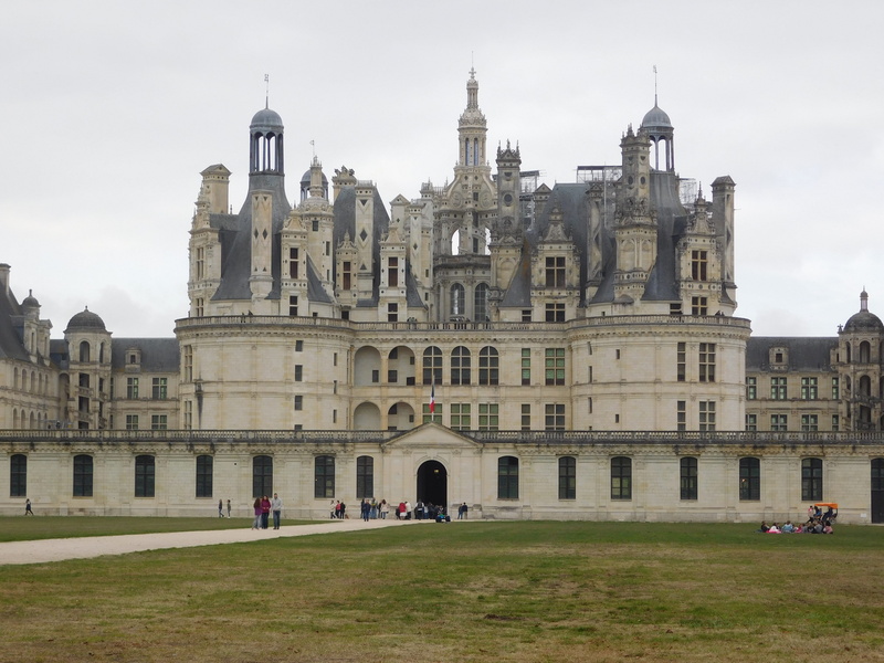 travel destinations, renaissance, tourism, built structure, incidental people, real people, plant, travel, architecture, palace, building exterior, sky