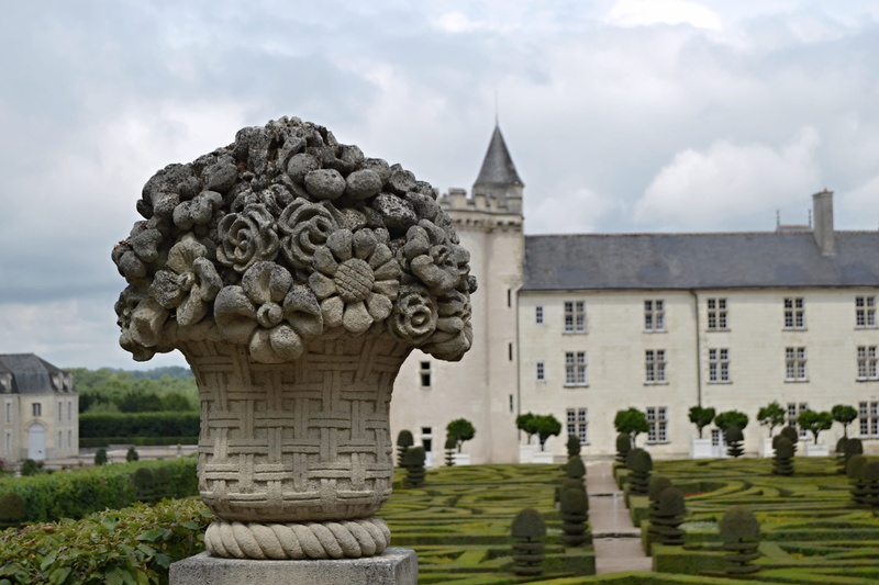 human representation, solid, representation, statue, art and craft, Loire Valley, architecture, creativity, 2K, plant, cloud - sky, sky, building exterior