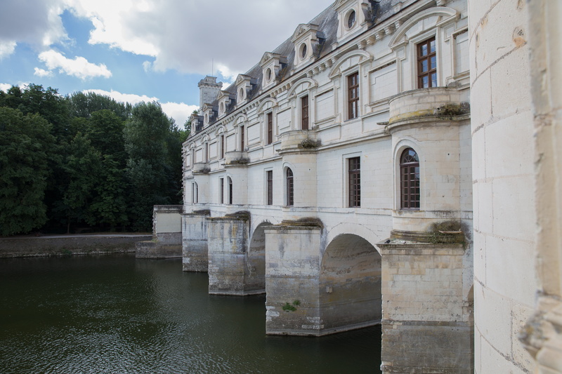 châteaux de la loire, outdoors, river, no people, plant, sky, built structure, nature, loire valley, day, reflection, castle, arch, building exterior, bridge