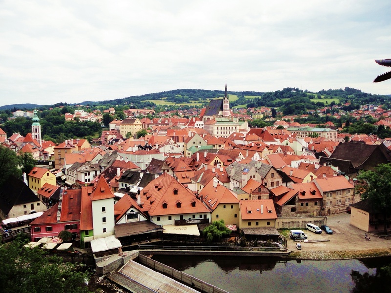eastern europe, crowded, building, house, outdoors, cityscape, europe, cloud - sky, cesky krumlov castle rope, nature, city, roof, spire, 2K, town, cesky krumlov castle loop
