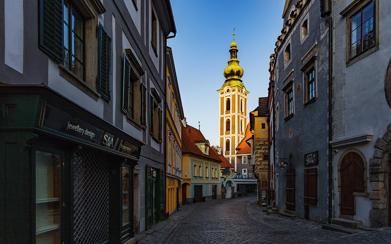 building, religion, history, alley, travel destinations, the past, cesky, belief, tower, place of worship, spirituality, built structure, travel, sky, nature