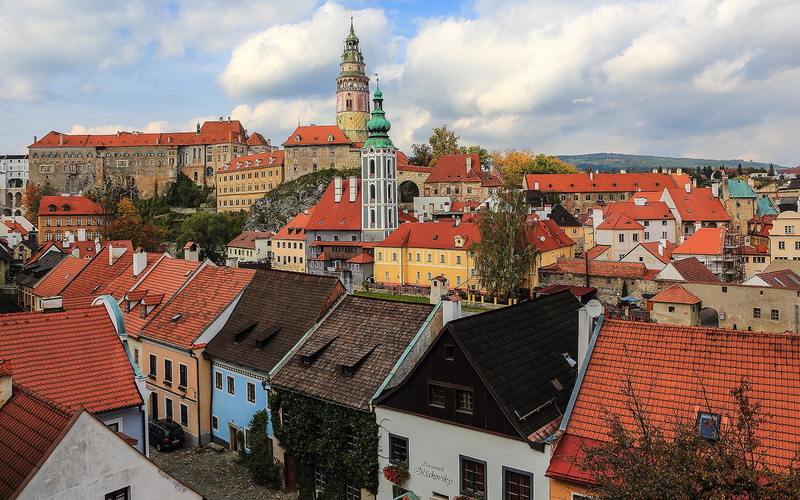 spire, spirituality, krumlov, outdoors, townscape, tower, 1080P, roof tile, built structure, town, house, cloud - sky, building exterior, nature