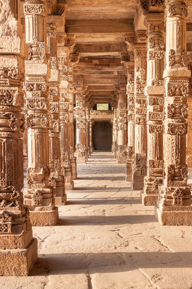 ancient civilization, building exterior, ancient, india, religion, qutb minar, way, direction, corridor, old, day, ruined, built structure, outdoors, arcade