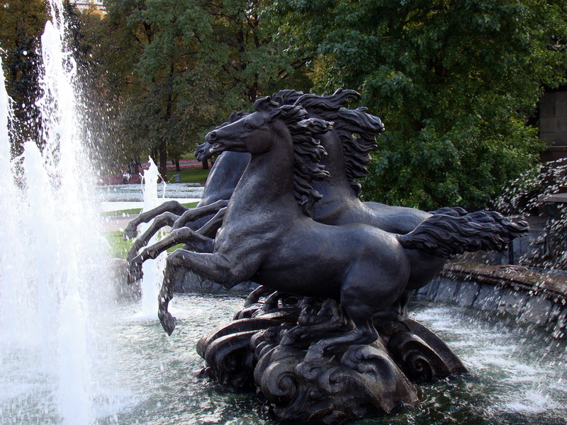 animal themes, water, russia, animal representation, plant, fountain, group of animals, splashing, 2K, sculpture, manezhnaya square, flowing water, tree