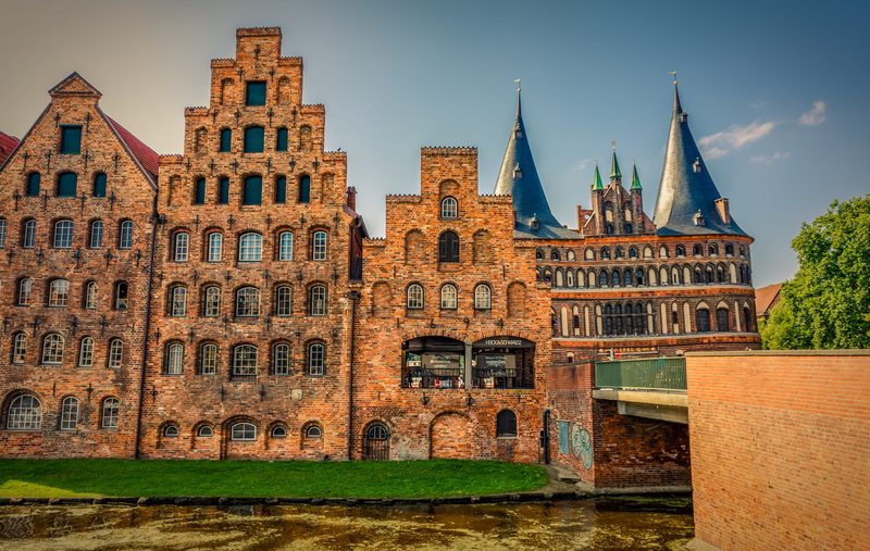 spire, historically, day, 5K, arch, goal, built structure, facade, history, known, hanseatic city, travel destinations, tourism, outdoors, window, nature