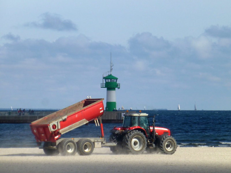 4K, clean beach, mode of transportation, outdoors, coast, nature, red, sea, freight transportation, Lighthouse, motion, sky, Lübeck Bay, Travemünde, tipper