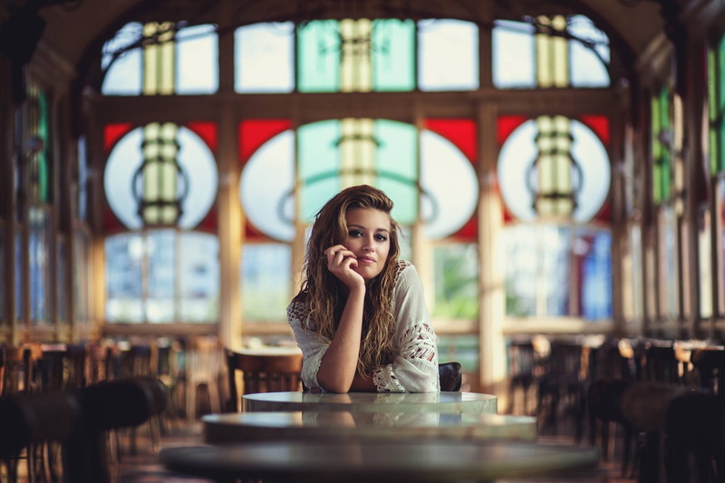 adult, sitting, women, lifestyles, young adult, 1080P, communication, smiling, cafe, beautiful woman, front view, leisure activity, portrait, Guille Heslop Fernández
