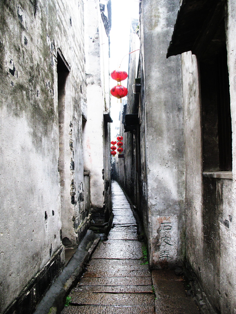 black and white, narrow, no people, watertown, lanterns, xitang, jiangnan, pathway, built structure, 2K, natural, outdoors, residential district, wall