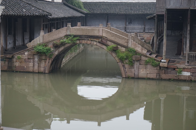 waterfront, arch bridge, day, water, connection, symmetry, Manual, 5K, lake, Xitang, building exterior, Wuzhen, outdoors, bridge - man made structure
