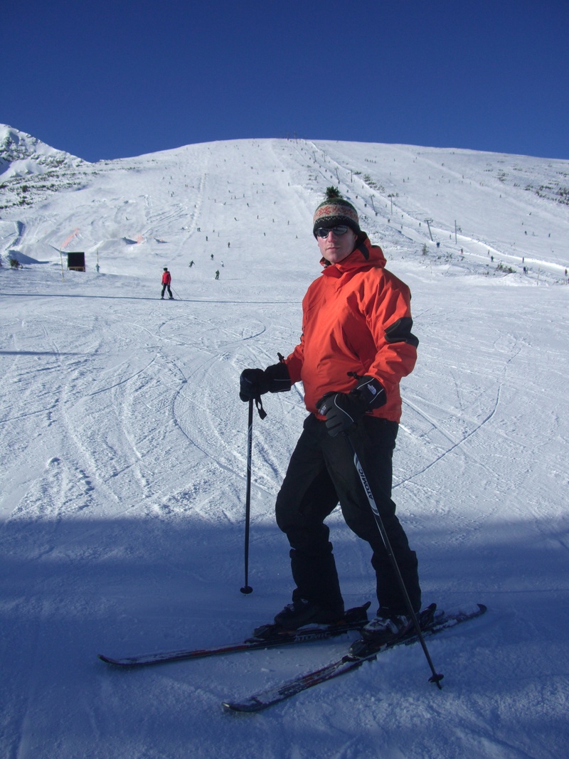 vacations, freedom, cold temperature, slope, outdoors, bansko, man, lifestyles, ski, leisure activity, alpine, trip, warm clothing, white color, blue, recreational pursuit