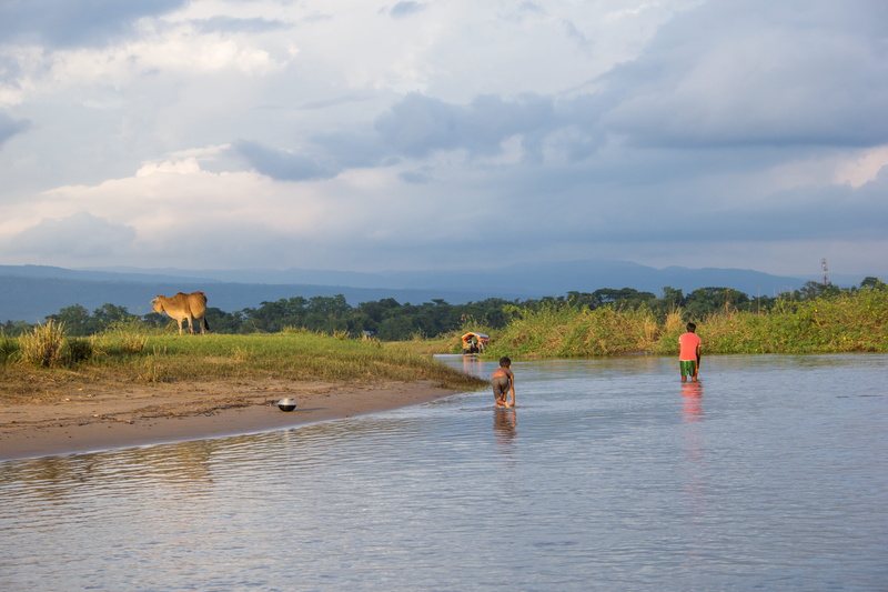 bangladesh, vertebrate, lifestyles, life, land, sky, river hill, plant, cloud - sky, people, tranquil scene, water, piyain river, real people, day, 5K
