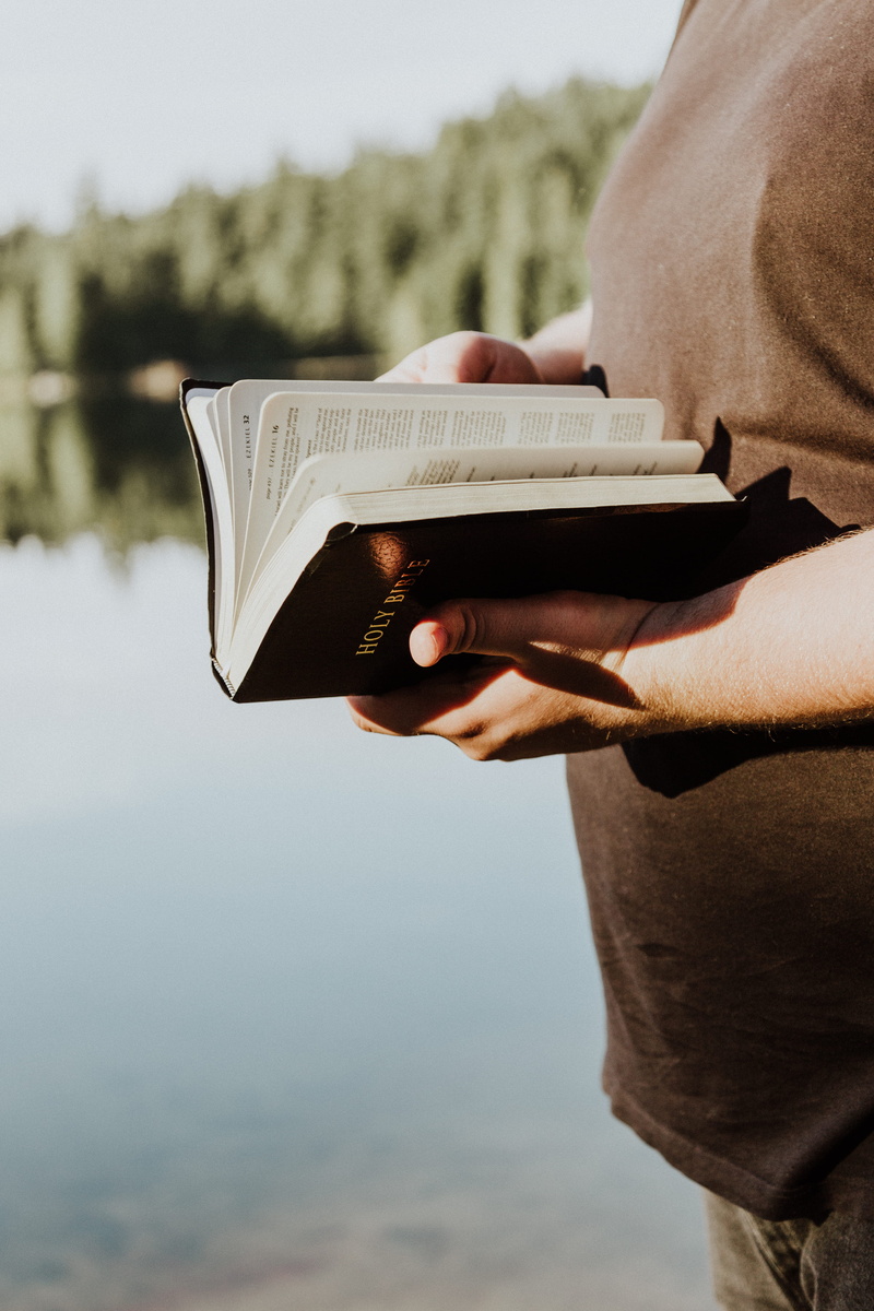 pray, wireless technology, scripture, photography themes, one person, person, ministry, bible, holding, christ, real people, communication, read, holy
