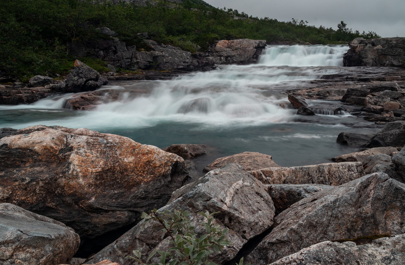 beauty in nature, trollstigen, non-urban scene, nature, flowing water, no people, blurred motion, tranquil scene, flowing, rock, waterall, land, waterfall