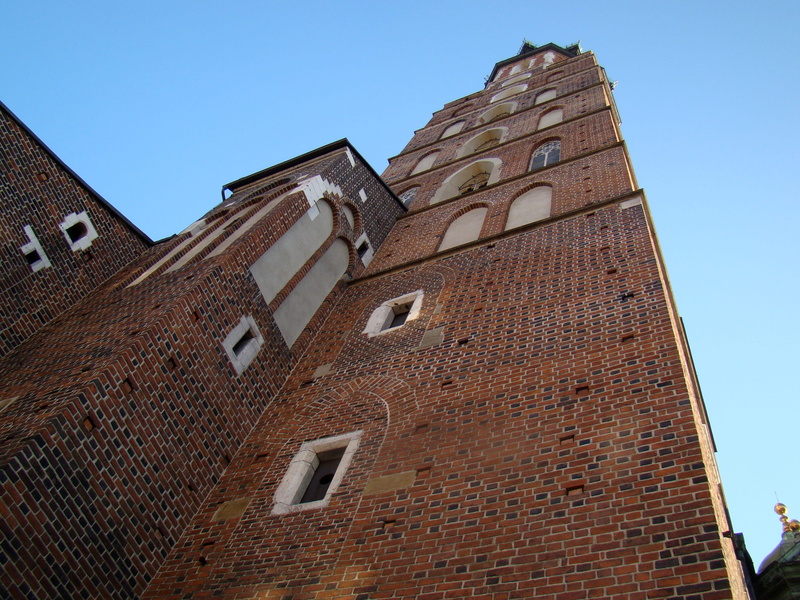 the market, st marys church, tall - high, sky, old, brick wall, tower, history, 2K, tour, building exterior, poland, architecture, wall, roof tile, tourism