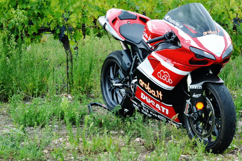 motorsport, field, motorcycle, stationary, transportation, corse, racing, nature, 4K, mode of transportation, green color, day, helmet, bike, superbike