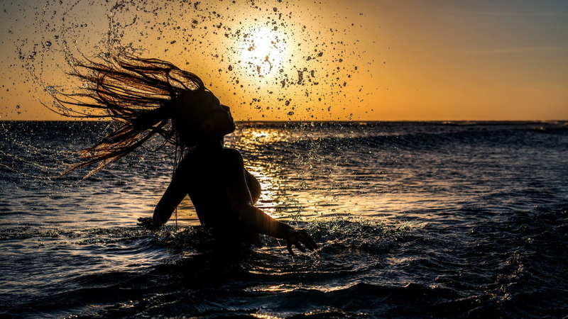 real people, Aruba, sky, side view, Sunset, one person, Hair, motion, leisure activity, Silhouette, outdoors, horizon, hair toss, splashing, water, Glow