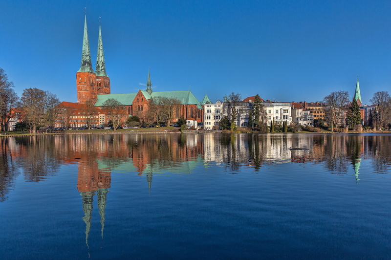 Germany, St. Marys Church, blue, Schleswig-Holstein, reflection, Lubeck, The grass river, 1080P, mirror, the sky