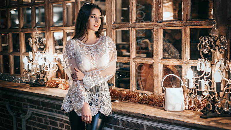 glasses, brown hair, model, beauty, figure, pants, Maria, portrait, Anton Harisov, blouse, handbag, chandeliers, smile, posing, is, makeup, hairstyle, lamp