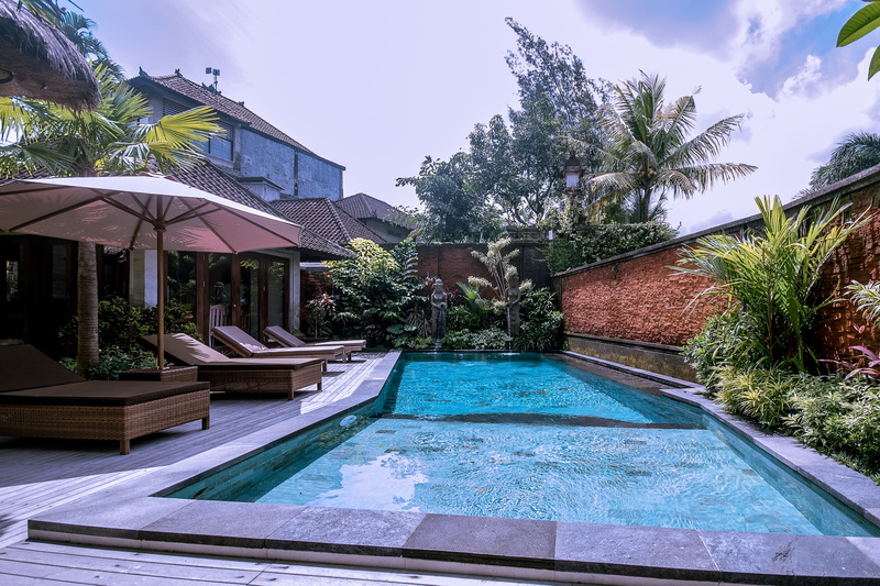 lifestyle, clear, tourist resort, poolside, building exterior, sunbed, ubud, sunny day, pool, travel, blue, tropical climate, building, serene, water, leisure