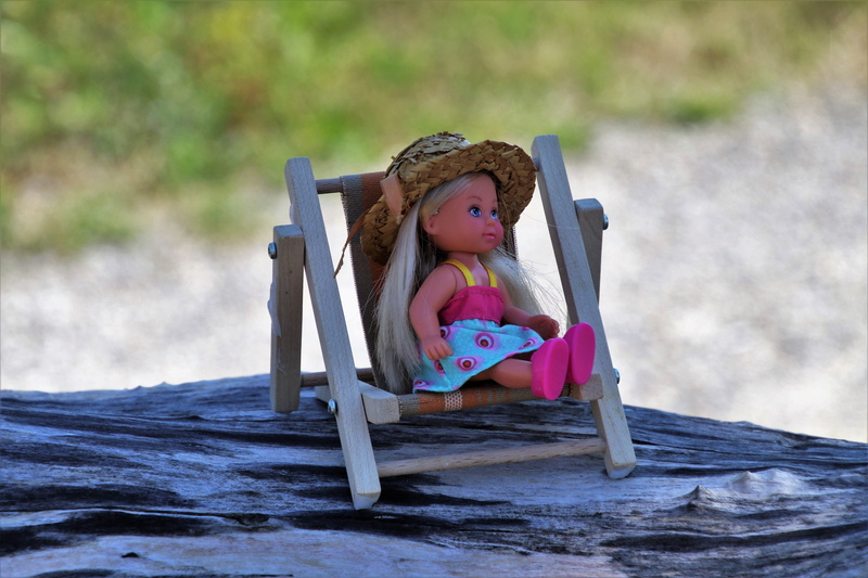 sunbath, full length, the sun, wood - material, she, childhood, women, girls, 5K, innocence, contemplation, summer, lifestyles, deck chairs, sitting, vacations