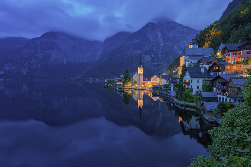 landscape, fog, mountain, lights, boat, houses, austria, 1080P, lake, dusk, night, cities, nature, water, hallstatt, sunset, reflection