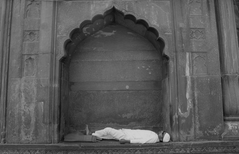 one person, full length, 4K, town, domestic animals, urban, sleep, clothing, white, new delhi, sleeping, resting, bunker, apparel, day, mammal, street